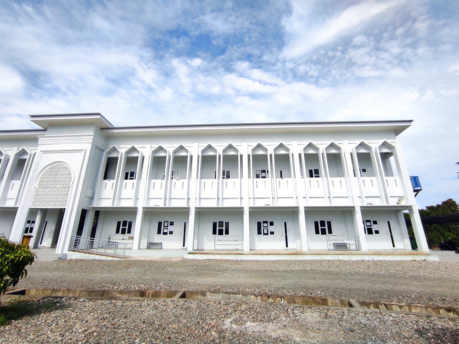 Gedung Sekolah Tampak Samping